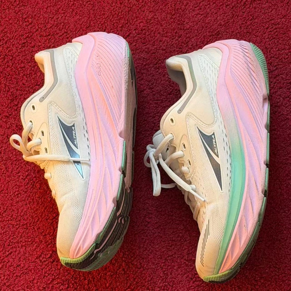 Altra Via Olympus Running Shoes Womens Size 7 - Orchid